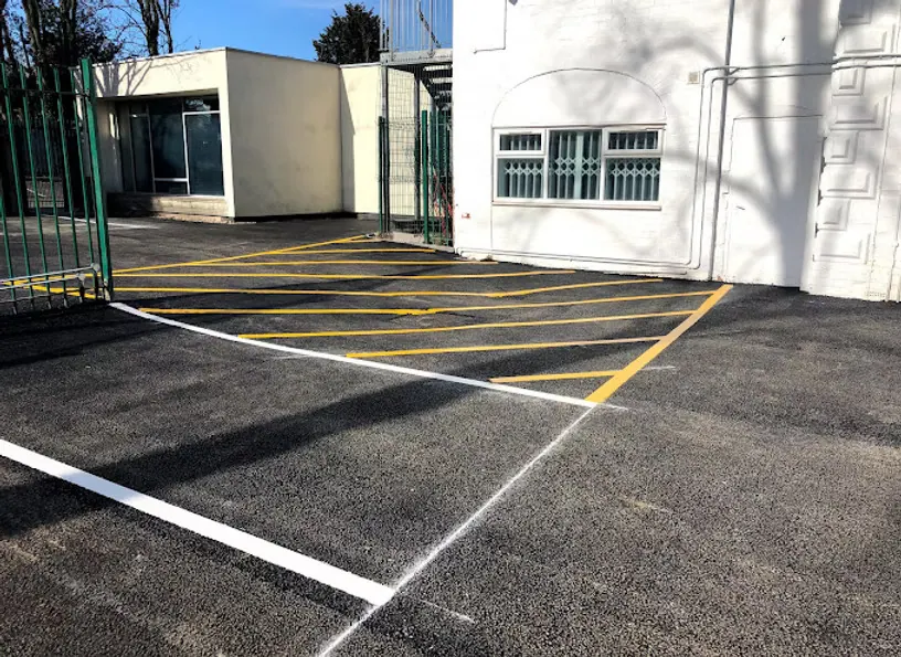 Yellow and white lining in a service yard